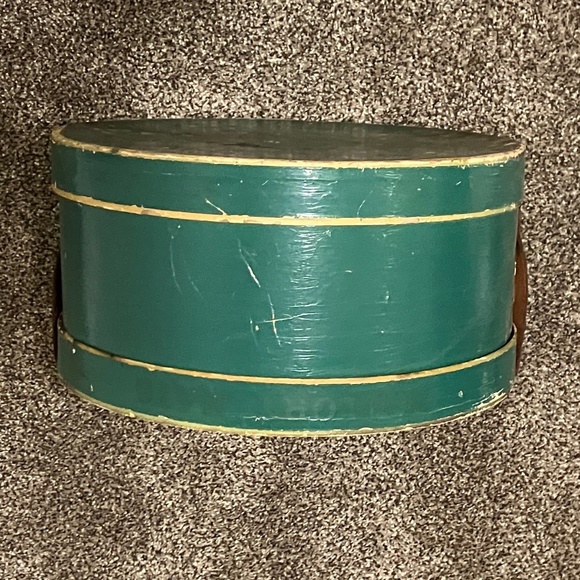 Vintage Mallory Hat Box - Picture 4 of 8